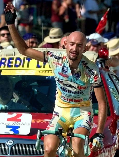 Edizione 1998 del Tour. Pantani vince la tappa pirenaica da Luchon a Plateau de Beille (Ap)